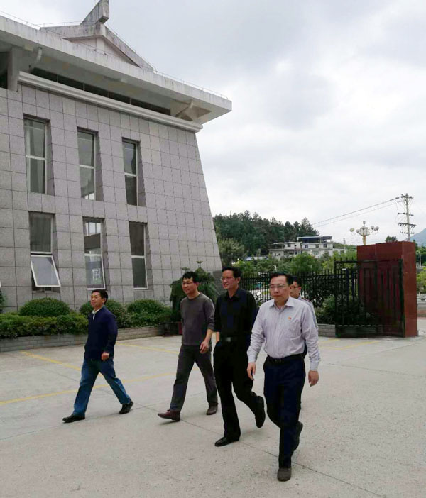 清流县委书记池芝发到县教师进修学校调研