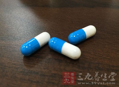 抗胆碱能药物如阿托品