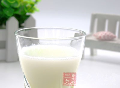 牛奶其实均衡营养的最好的食物，有些朋友会担心喝牛奶会上火，其实是完全没有必要的