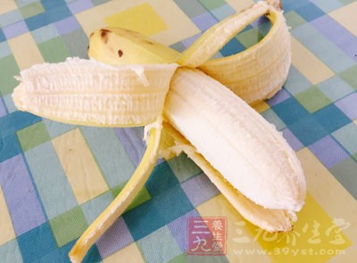香蕉与香瓜、哈蜜瓜、西瓜同食容易引发肾亏，导致血糖升高