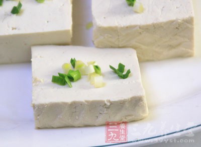 豆腐不能与菠菜同吃，否则不但钙得不到吸收