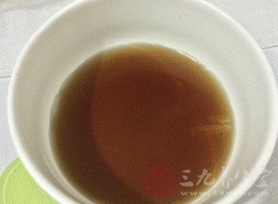 我们还可以尝试在家里煮一碗热辣辣的姜汤 我们还可以尝试在家里煮一碗热辣辣的姜汤